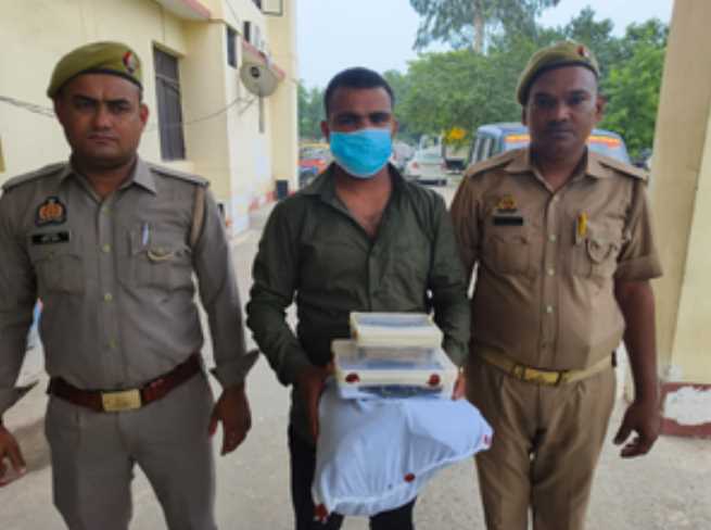 ग्रेटर नोएडा : छोटे बच्चों से रुपए व आभूषण चोरी कराने वाला गिरफ्तार